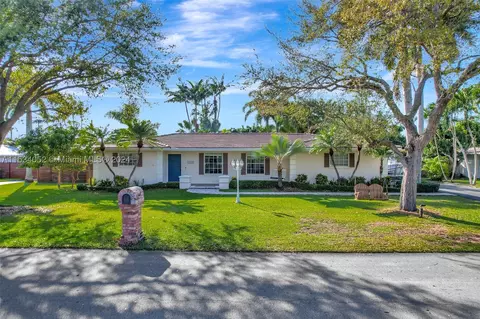 11822 SW 98th Ct, Miami, FL 33176