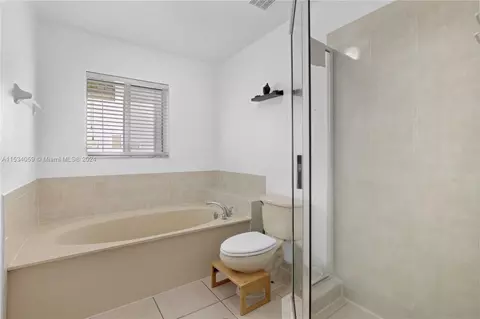 Bath - 22013 SW 88th Path, Cutler Bay, FL 33190 photo 3 of 4