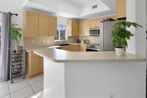 Kitchen - 22013 SW 88th Path, Cutler Bay, FL 33190 photo 2 of 2