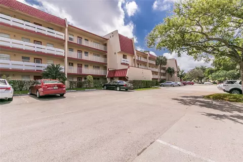 1040 Country Club Dr #401, Margate, FL 33063