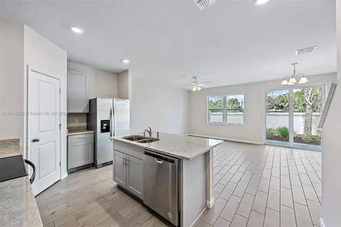 323 SE Halifax Ln, Stuart, FL 34994