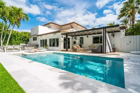 Exterior - 452 Hampton Ln, Key Biscayne, FL 33149 photo 2 of 17