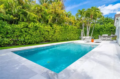 Exterior - 452 Hampton Ln, Key Biscayne, FL 33149 photo 4 of 17