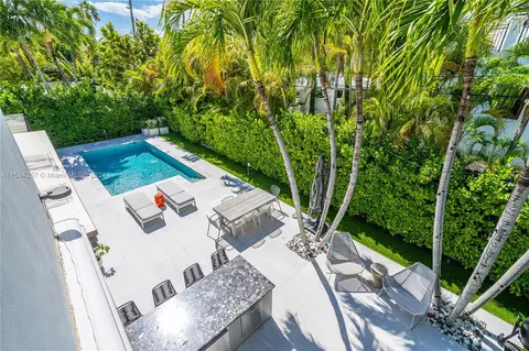 Exterior - 452 Hampton Ln, Key Biscayne, FL 33149 photo 3 of 17