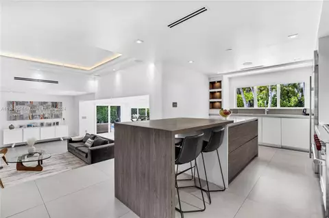 Kitchen - 452 Hampton Ln, Key Biscayne, FL 33149 photo 1 of 3