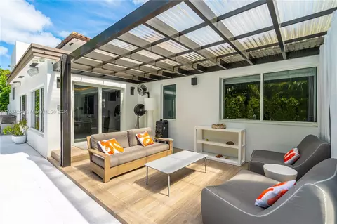 Exterior - 452 Hampton Ln, Key Biscayne, FL 33149 photo 8 of 17