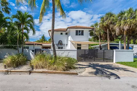 Exterior - 452 Hampton Ln, Key Biscayne, FL 33149 photo 16 of 17
