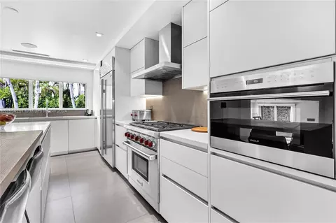 Kitchen - 452 Hampton Ln, Key Biscayne, FL 33149 photo 3 of 3