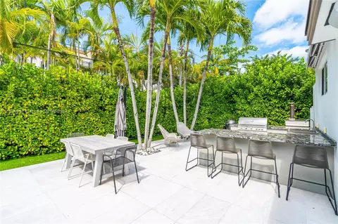 Exterior - 452 Hampton Ln, Key Biscayne, FL 33149 photo 5 of 17