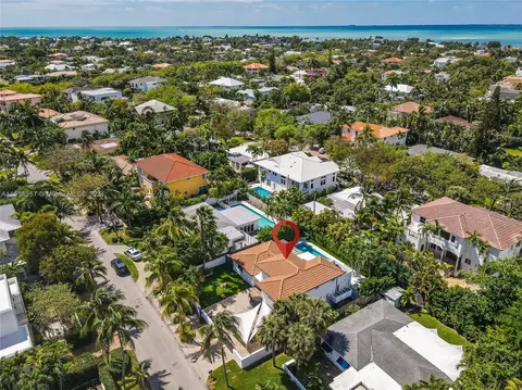 View/Area - 452 Hampton Ln, Key Biscayne, FL 33149 photo 3 of 5