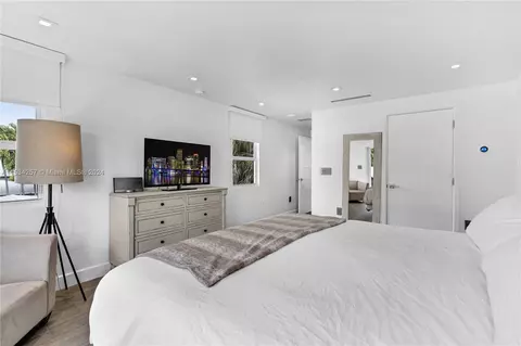 Bedroom - 452 Hampton Ln, Key Biscayne, FL 33149 photo 3 of 10
