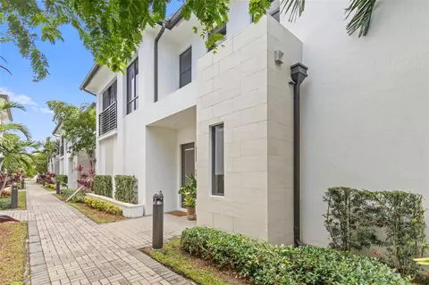 8249 NW 46th St, Doral, FL 33166