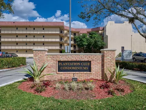 6655 W Broward Blvd #307, Plantation, FL 33317