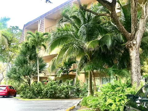 7900 Camino Cir #402, Miami, FL 33143