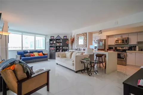 7135 Collins Ave #1732, Miami Beach, FL 33141