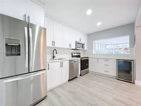 5301 NE 6th Ave, Oakland Park, FL 33334