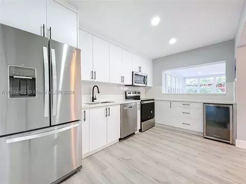 5301 NE 6th Ave, Oakland Park, FL 33334