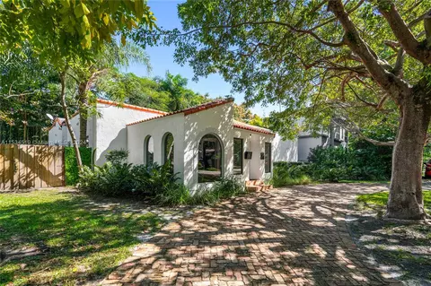3871 S Le Jeune Rd, Miami, FL 33146