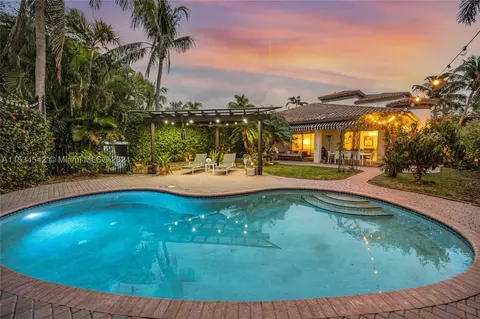 833 E Spinnaker Dr, Hollywood, FL 33019
