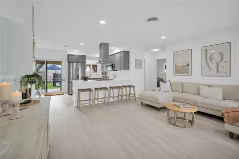 4861 NE 13th Ave, Oakland Park, FL 33334