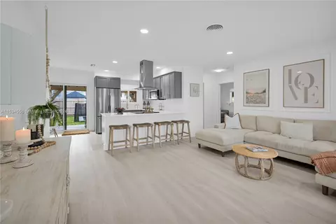 4861 NE 13th Ave, Oakland Park, FL 33334