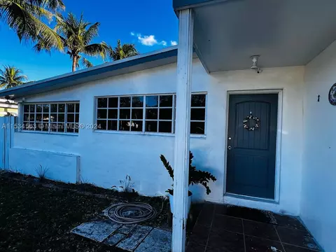 840 NE 128th St, North Miami, FL 33161