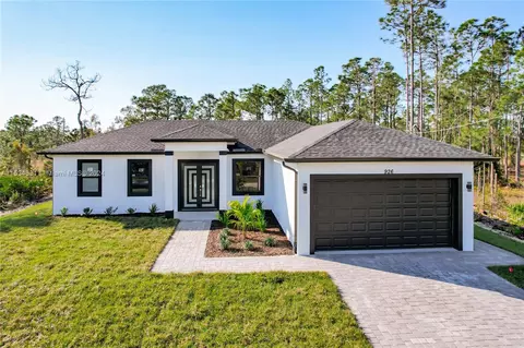 926 Bolivia Dr, Lehigh Acres, FL 33974