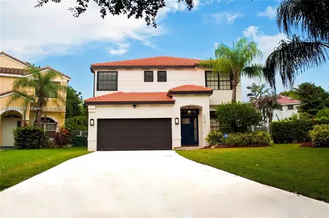 2539 Ambassador Ave, Hollywood, FL 33026