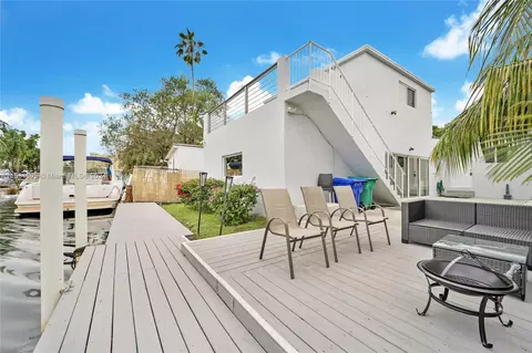 805 NW 7th St Rd, Miami, FL 33136