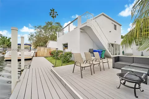 805 NW 7th St Rd, Miami, FL 33136