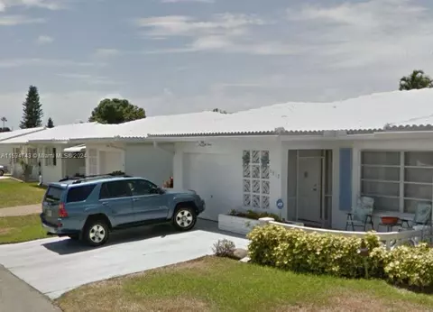 6812 NW 75th Dr, Tamarac, FL 33321