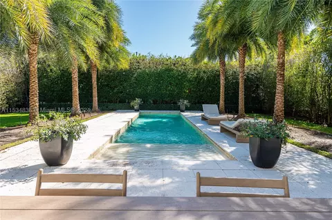 910 N Venetian Dr, Miami Beach, FL 33139