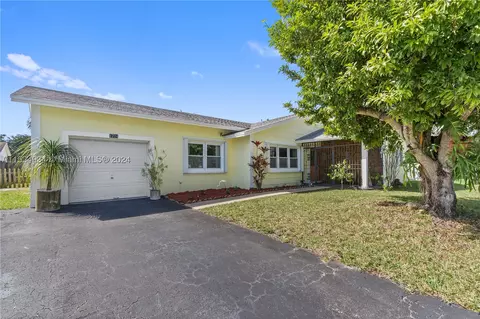 1724 N Curlew Ln, Homestead, FL 33035