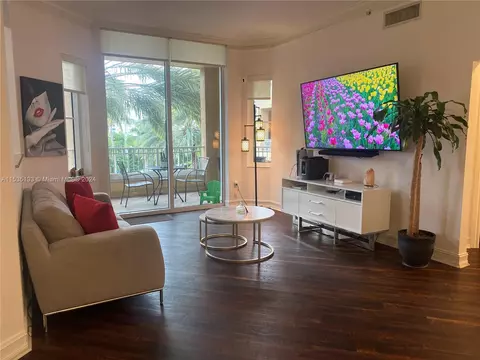 3001 NE 185th St #335, Aventura, FL 33180