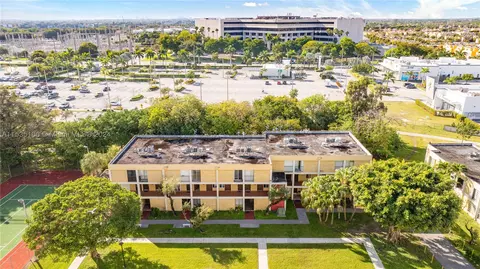 9250 Fontainebleau Blvd #204, Miami, FL 33172