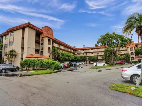 5961 N Falls Cir Dr #211, Lauderhill, FL 33319