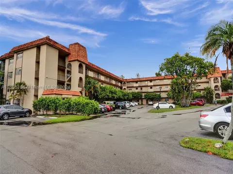 5961 N Falls Cir Dr #211, Lauderhill, FL 33319