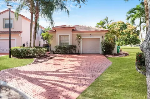 6211 NW 38th Dr, Coral Springs, FL 33067