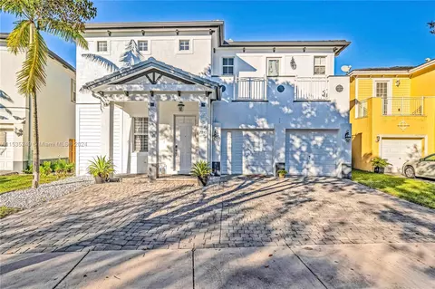 2895 NE 1st Dr, Homestead, FL 33033