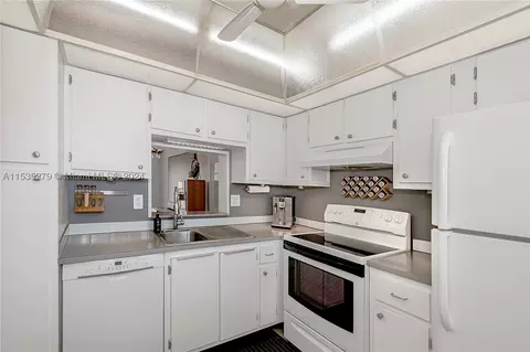 620 NE 12th Ave #605, Hallandale Beach, FL 33009