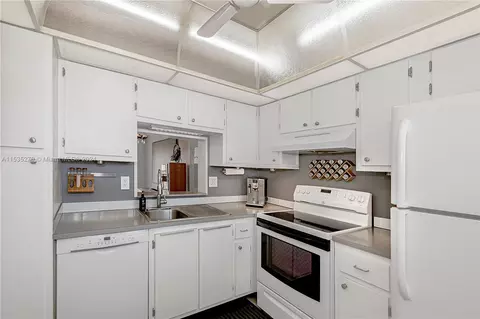 620 NE 12th Ave #605, Hallandale Beach, FL 33009