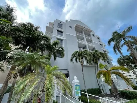 2642 Collins Ave #505, Miami Beach, FL 33140