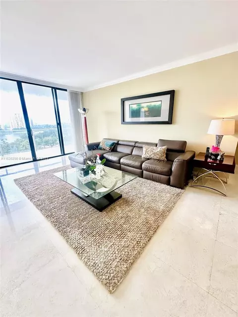 20281 E Country Club Dr #803, Aventura, FL 33180