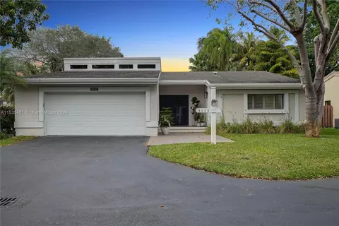 9205 SW 78th Ct, Miami, FL 33156