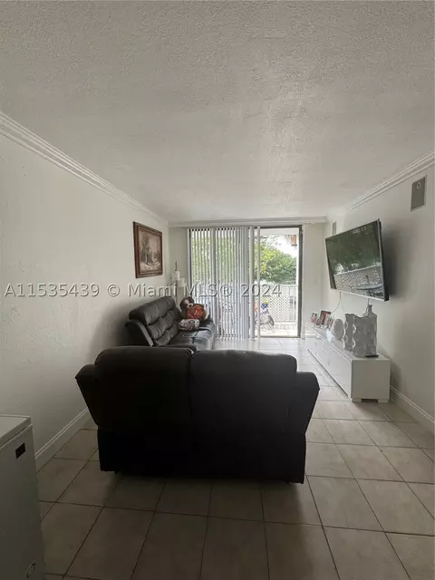8185 NW 7th St #207, Miami, FL 33126