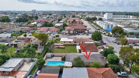 View/Area - 1355 W 2nd Ave, Hialeah, FL 33010 photo 4 of 5