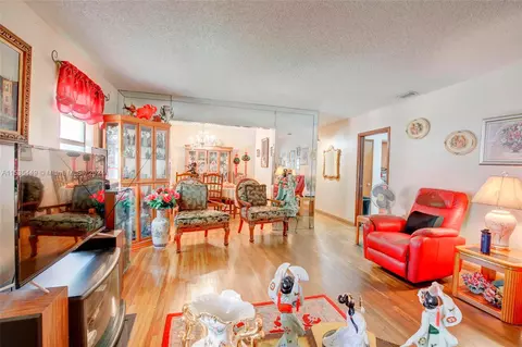 Living - 1355 W 2nd Ave, Hialeah, FL 33010 photo 4 of 6