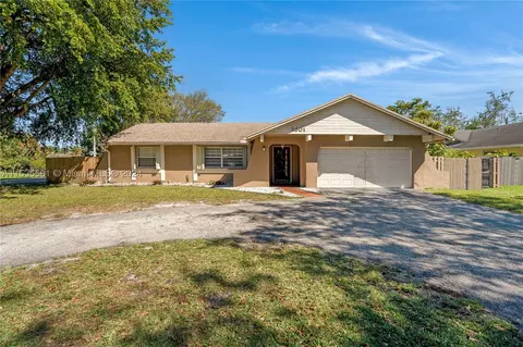3801 E Woodscape Dr, Miramar, FL 33023