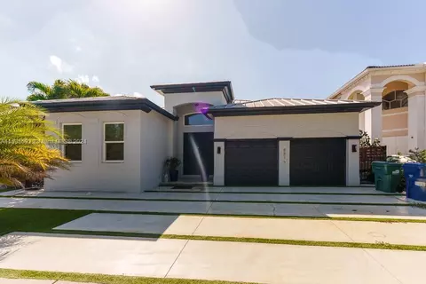 8816 NW 181st St, Hialeah, FL 33018