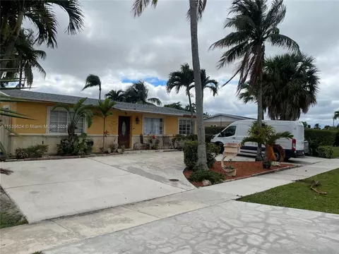 8520 NW 177th St, Hialeah, FL 33015
